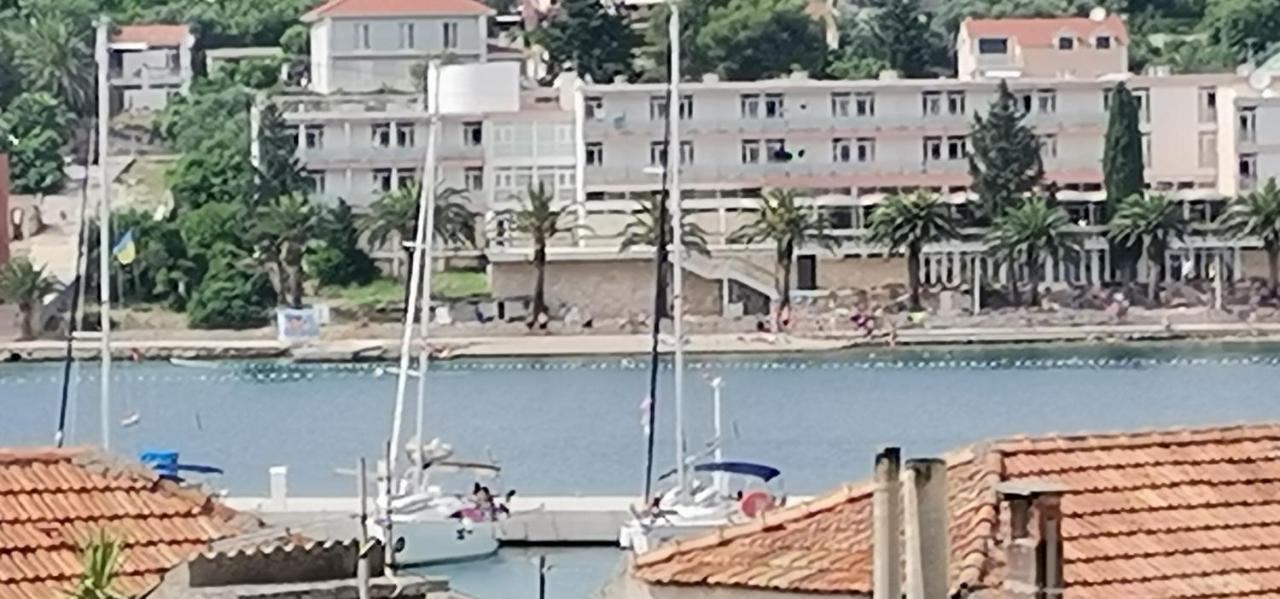 Marina Apartment End Rooms Vela Luka Bagian luar foto