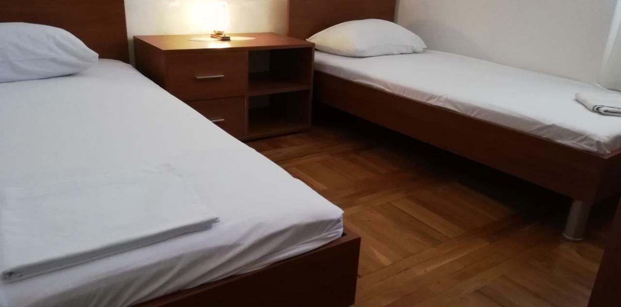 Marina Apartment End Rooms Vela Luka Bagian luar foto