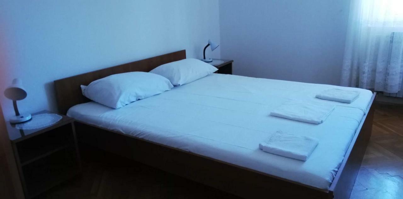 Marina Apartment End Rooms Vela Luka Bagian luar foto